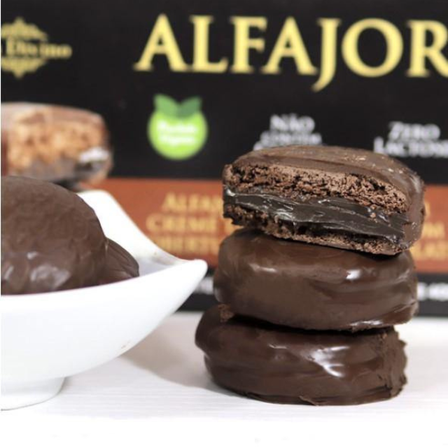 4 Packs Seu Divino Dark Alfajor - Vegan - Chocolate Cream Filling - 4 x 80g (2.8 oz)