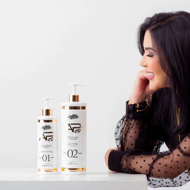 Close-up of Ana Paula Carvalho Liso Lambido hair smoothing kit showing the organic acid professional formula – Buy now at MKPBR.COM – Worldwide Shipping
