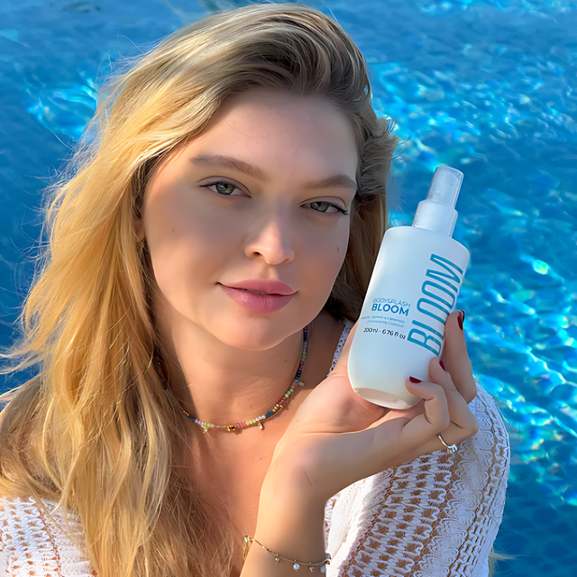 Bloom Body Bloom Body Splash Pistachio & Vanilla Body Mist Cologne Spray, Intense Gourmand Floral Scent – 6.76 fl oz (200 ml) lifestyle photo with clean, modern beauty styling – Buy now at MKPBR.COM – Worldwide Shipping