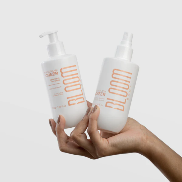 Bloom Body Cheer Kit: Body Cream 7.05 oz (200 g) + Body Splash 6.76 fl oz (200 ml) angled product photo – Buy now at MKPBR.COM – Worldwide Shipping
