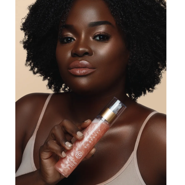 BM Beauty Find Glow Mist applied on skin showcasing luminous finish – Buy now at MKPBR.COM – Worldwide Shipping