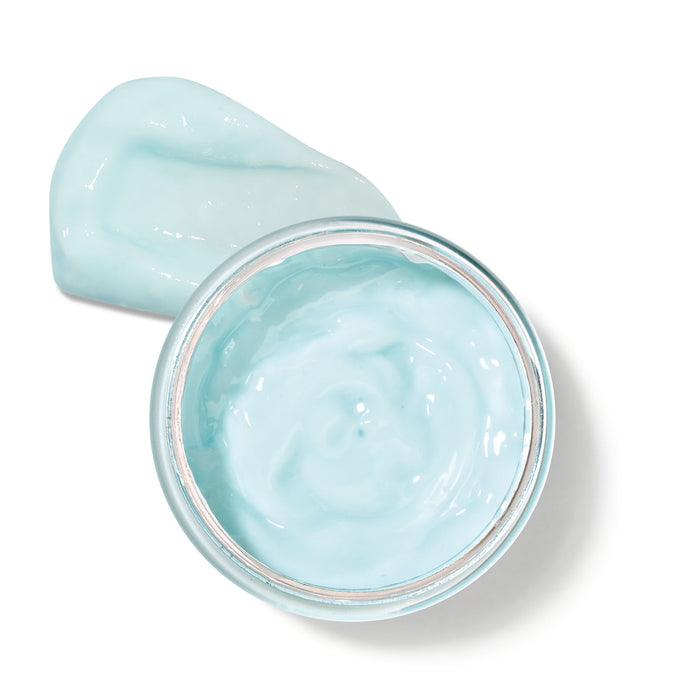 Fast-absorbing acqua gel texture swatch of the oil-free Boticario Botik Polyglutamic Acid and Aloe Vera face moisturizer – Buy now at MKPBR.COM – Worldwide Shipping