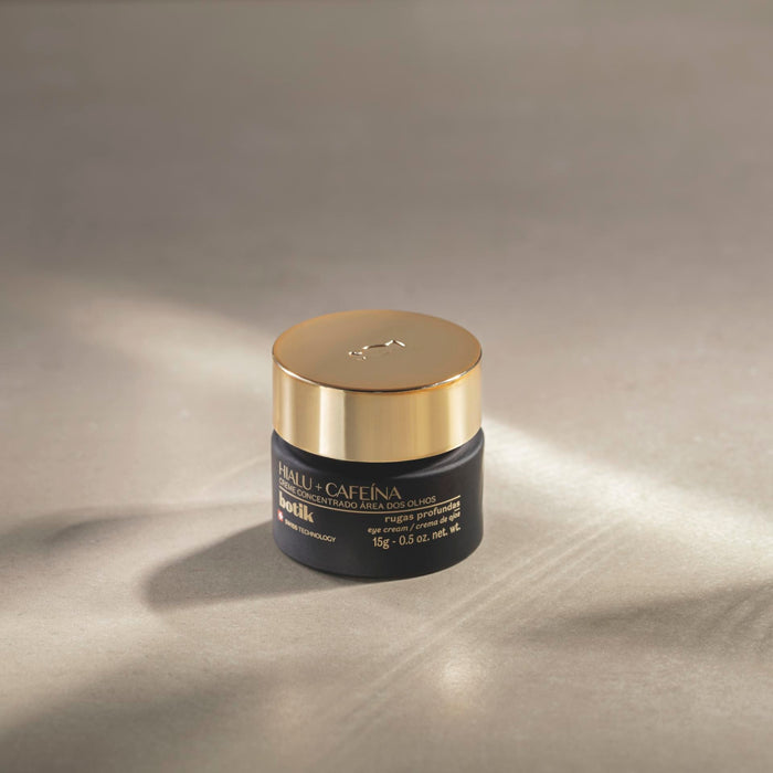 Closed jar of Boticário Botik Hyaluronic Acid and Caffeine Concentrated Eye Cream styled on a beige surface in soft sunlight, Brazilian dermocosmetic eye contour treatment 15 g – Buy now at MKPBR.COM – Worldwide Shipping