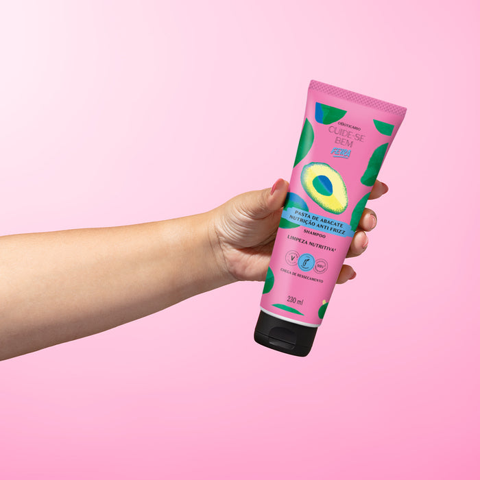Angled view of O Boticário Cuide-se Bem Feira avocado shampoo 230 ml with flip-top cap detail, vegan cruelty-free Brazilian hair care – Buy now at MKPBR.COM – Worldwide Shipping