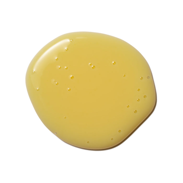 Pale yellow gel texture swatch of O Boticário Cuide-se Bem Feira Banana Shampoo on a white background showing its creamy consistency – Buy now at MKPBR.COM – Worldwide Shipping