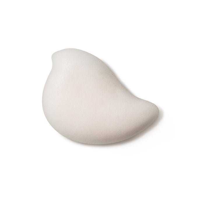 Close-up swatch of the creamy cloud-like white foam texture dispensed from Boticario Dr. Botica Nuvem de Ideias Kids Bath Foam – Buy now at MKPBR.COM – Worldwide Shipping