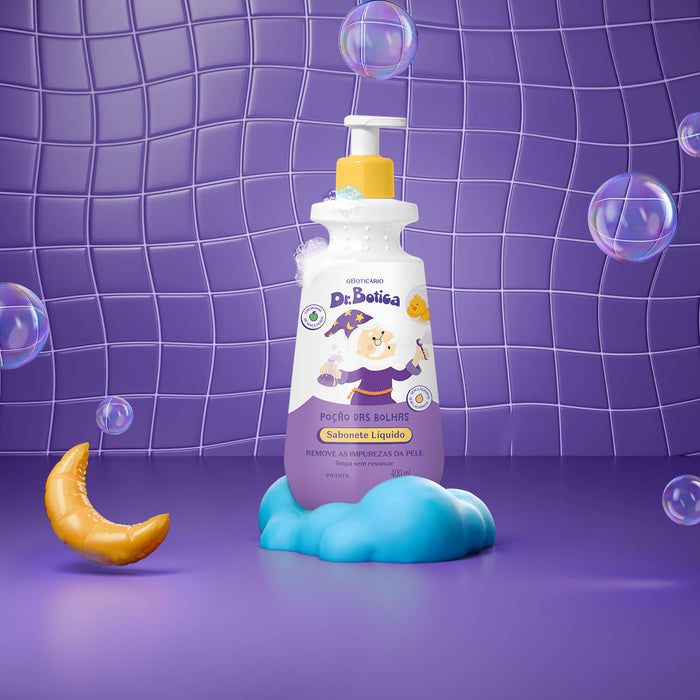 Boticário Dr. Botica Poção das Bolhas kids body wash 400 ml bottle standing on a blue foam cloud among soap bubbles in a playful purple bath-time scene – Buy now at MKPBR.COM – Worldwide Shipping