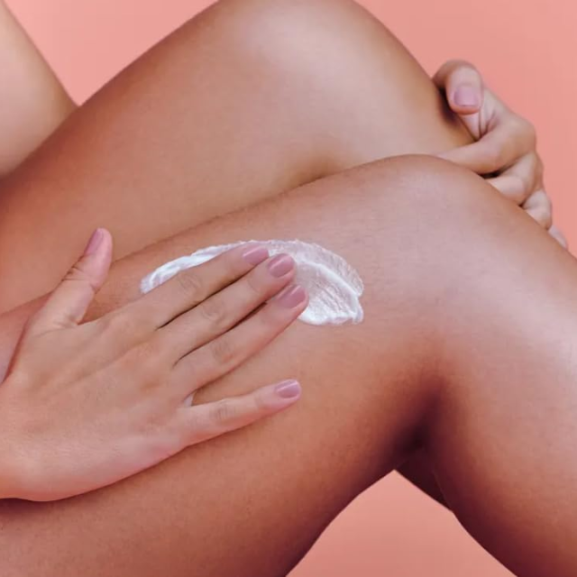 Smooth skin results after using Boticário Doçura na Pessegura hair removal cream – Buy now at MKPBR.COM – Worldwide Shipping