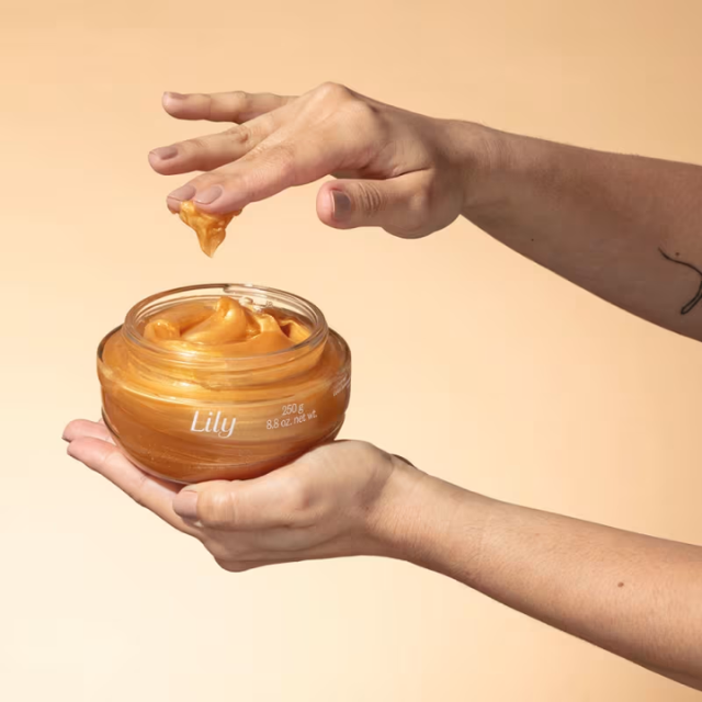 boticario lily glow illuminating body jelly golden jar front view buy now at mkpbr com worldwide shipping