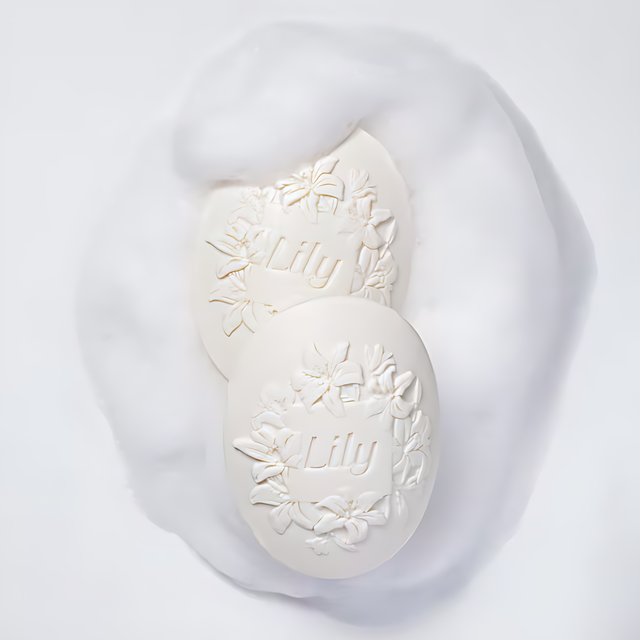 Boticário Lily Soap, foamy texture. – Buy now at MKPBR.COM – Worldwide Shipping
