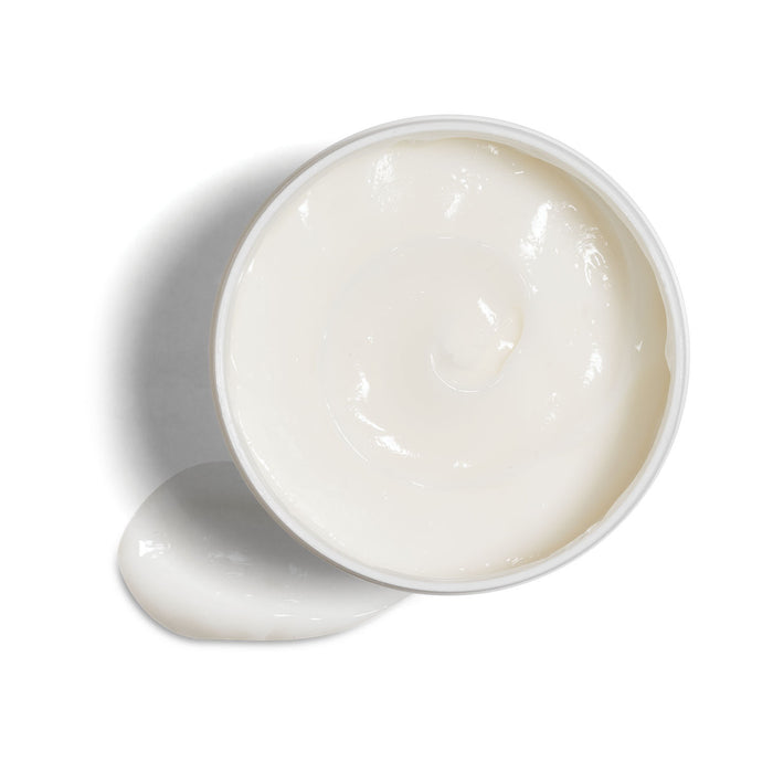 Creamy white texture swatch of Boticário Match Ciência das Curvas leave-in curl cream showing its rich hydrating consistency for wavy and curly hair – Buy now at MKPBR.COM – Worldwide Shipping