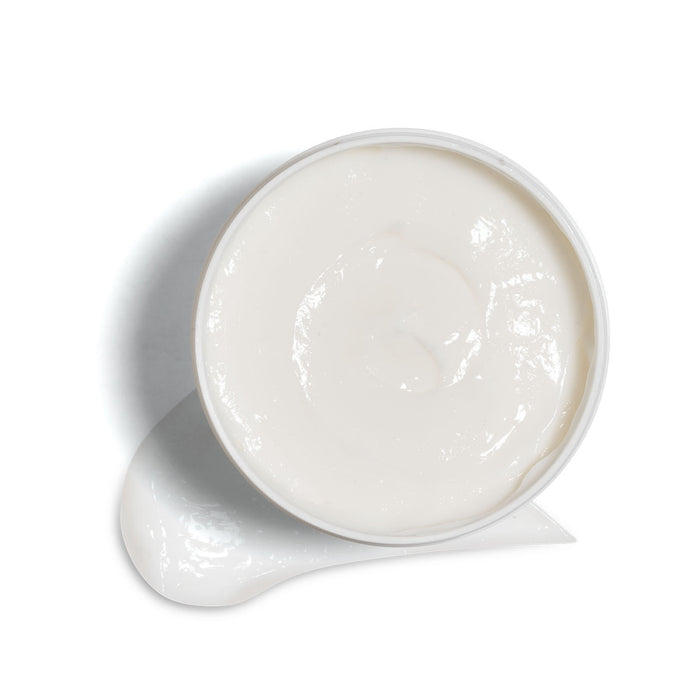 Creamy buttery texture swatch of the O Boticário Match Curvas Crespos 350g hydrating hair mask, showing the rich silicone-free conditioner for coily hair – Buy now at MKPBR.COM – Worldwide Shipping