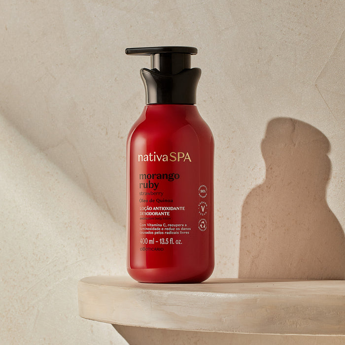 Boticário Nativa SPA Morango Ruby Antioxidant Body Lotion 400 ml styled in a bright lifestyle setting with fresh strawberries – Buy now at MKPBR.COM – Worldwide Shipping