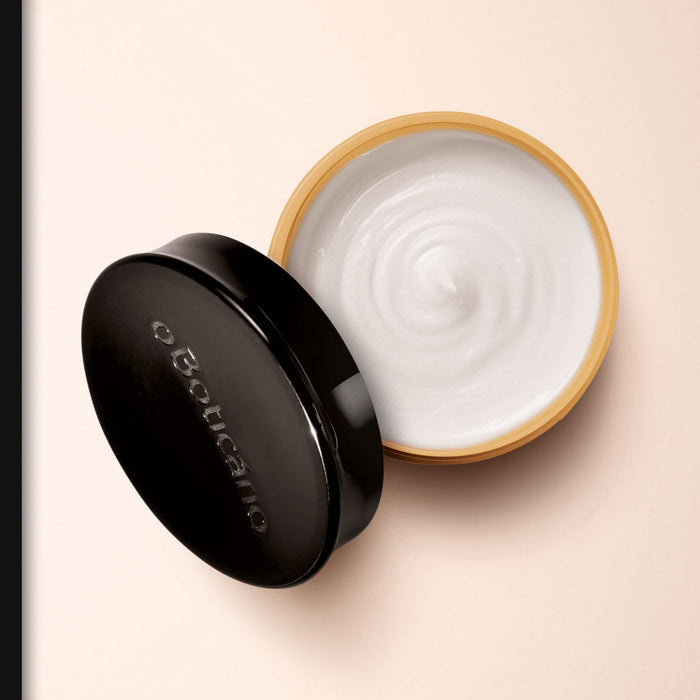 Creamy texture concept image of the Boticário Nativa SPA Quinoa Hair Mask, a rich Brazilian mask for thicker, stronger-feeling hair – Buy now at MKPBR.COM – Worldwide Shipping