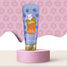 Boticário Sophie Kids tear-free curl conditioner tube styled on a pink podium against a floral backdrop, Brazilian kids curly hair care – Buy now at MKPBR.COM – Worldwide Shipping