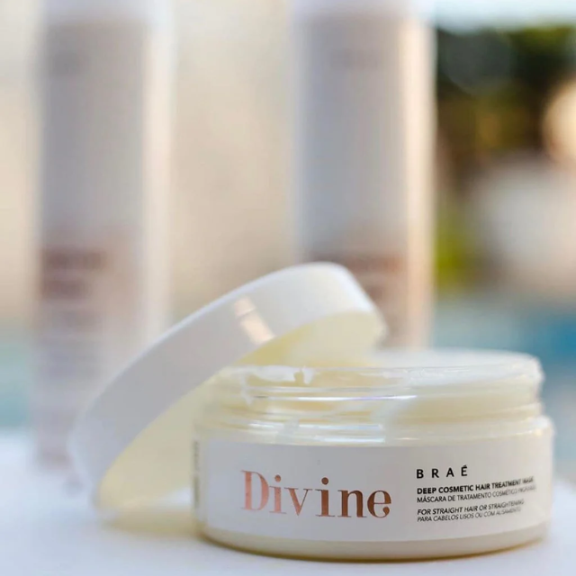 BRAÉ Divine Deep Cosmetics Hair Treatment Mask – Anti-Frizz Hydration, Silky Softness & Shine – Available in 6.76 fl oz (200 mL) or 16.9 fl oz (500 mL) jar angled view – Buy now at MKPBR.COM – Worldwide Shipping
