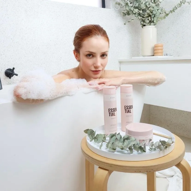 BRAÉ Essential Hydration & Repair Hair Treatment Mask – Deep Moisture, Strength & Shine – Available in 6.76 fl oz (200 mL) or 16.9 fl oz (500 mL) premium Brazilian haircare – Buy now at MKPBR.COM – Worldwide Shipping
