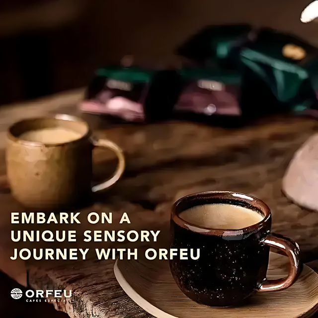 Orfeu Organic Ground Coffee – 100% Arabica, Chocolate & Caramel Notes, Medium Roast – 8.82 oz (250g) – A freshly brewed cup of organic coffee, with the Orfeu package blurred in the background, inviting a moment of pure enjoyment. – Buy now at MKPBR.COM – Worldwide Shipping