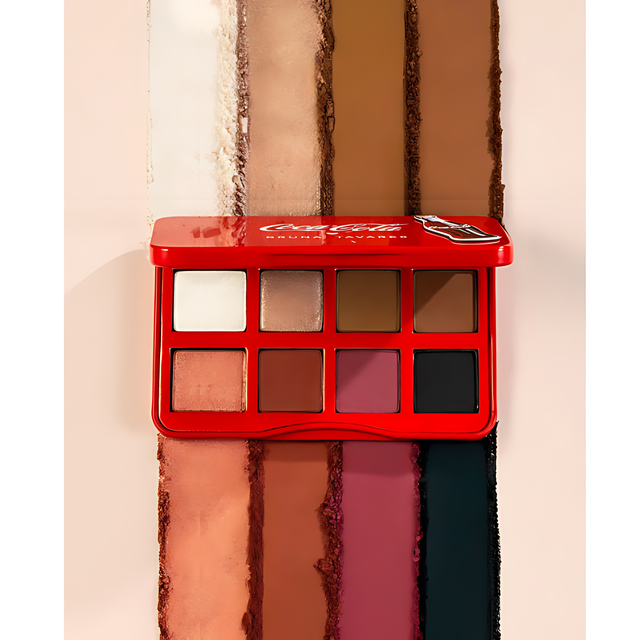 Bruna Tavares x Coca-Cola Eyeshadow Palette Matte and Pearlescent Finishes – Buy now at MKPBR.COM – Worldwide Shipping