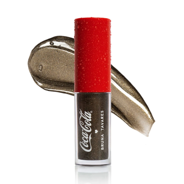 Bruna Tavares x Coca-Cola Gloss Sérum Shade Black Bubbles Translucent Black – Buy now at MKPBR.COM – Worldwide Shipping