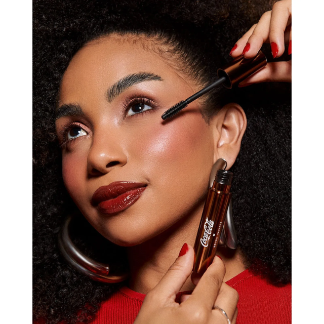 Bruna Tavares x Coca-Cola Mascara Long-Lasting Curvature Technology – Buy now at MKPBR.COM – Worldwide Shipping