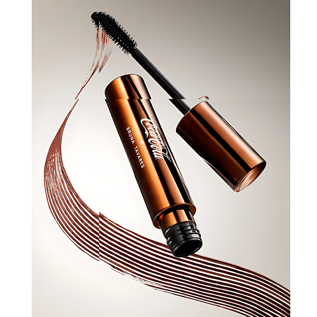 Bruna Tavares x Coca-Cola Refresh Your Lashes Clump-Free Brown – Buy now at MKPBR.COM – Worldwide Shipping