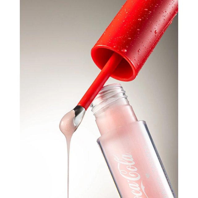 Bruna Tavares x Coca-Cola Refresh Your Lips Balm Limited Edition Treatment – Buy now at MKPBR.COM – Worldwide Shipping