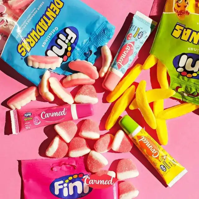 Carmed Fini Lip Balm Kit: Dentaduras, Bananas, Beijos – 3 x 0.35 oz (10g) – Authentic Brazilian lip care with iconic Fini flavors – Buy now at MKPBR.COM – Worldwide Shipping