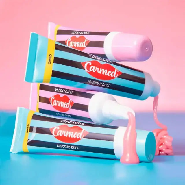 Carmed SOS Lips Kit: Cotton Candy Exfoliator & Ultra Gloss – 2 x 0.35 oz (10g) – Gentle lip exfoliator and intensely hydrating ultra gloss – Buy now at MKPBR.COM – Worldwide Shipping