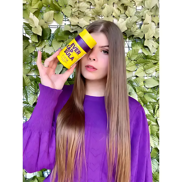 Model holding three Everkapsula bottles for hair growth and strength - Buy now at MKPBR.COM - Worldwide Shipping
