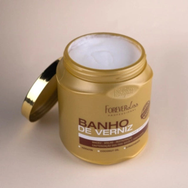Professional hair fiber restoration using Forever Liss Banho de Verniz mask – Buy now at MKPBR.COM – Worldwide Shipping