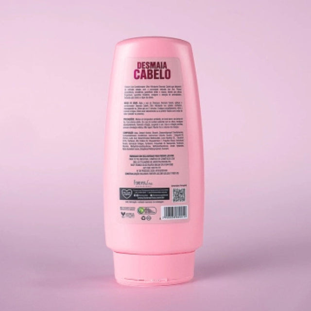 Aligned and frizz-free hair results after using Forever Liss Desmaia Cabelo conditioner – Buy now at MKPBR.COM – Worldwide Shipping