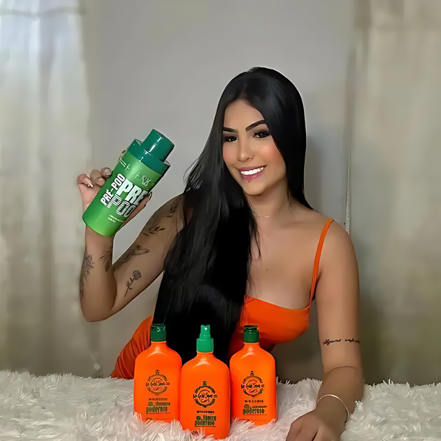 Smiling model with long hair holding Everk Preto Power 500ml and Gold Spell Receitinha Poderosa shampoo and tonic set - Buy now at MKPBR.COM - Worldwide Shipping