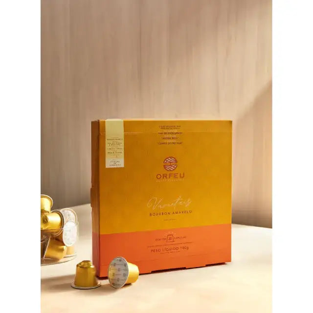 Orfeu Bourbon Amarelo Espresso Capsules – 100% Arabica, Medium-Light Roast – 3.53 oz (100g) – The Orfeu Bourbon Amarelo box displayed with several capsules, emphasizing the product's premium presentation and quantity. – Buy now at MKPBR.COM – Worldwide Shipping