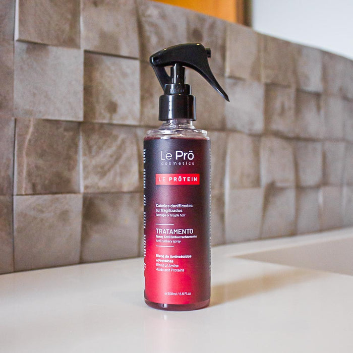 Le Prö Le Protein Brazilian strengthening spray in use – Buy now at MKPBR.COM – Worldwide Shipping