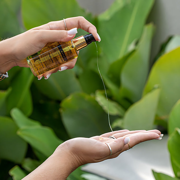 Le Prö Oil Repair Brazilian finishing oil in use – Buy now at MKPBR.COM – Worldwide Shipping