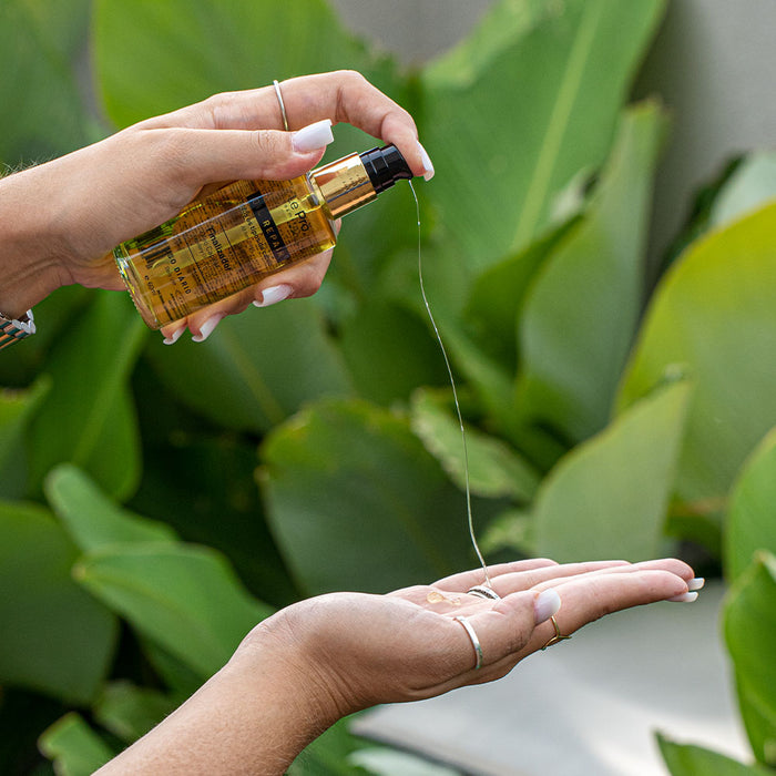 Le Prö Oil Repair Brazilian finishing oil in use – Buy now at MKPBR.COM – Worldwide Shipping