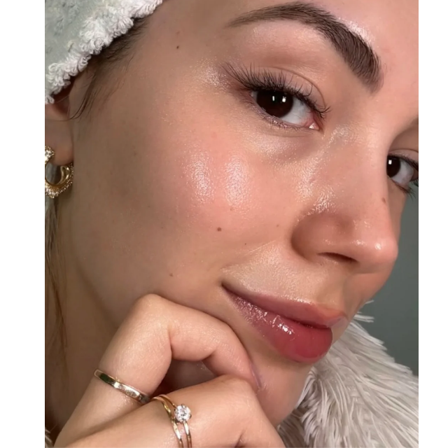 Mocca Beauty Glossiatto Peptide Essence Hydrating Facial Essence for Skin Barrier Support + Glow – 4.06 fl oz (120 mL) – Glow finish with non-greasy feel – Buy now at MKPBR.COM – Worldwide Shipping