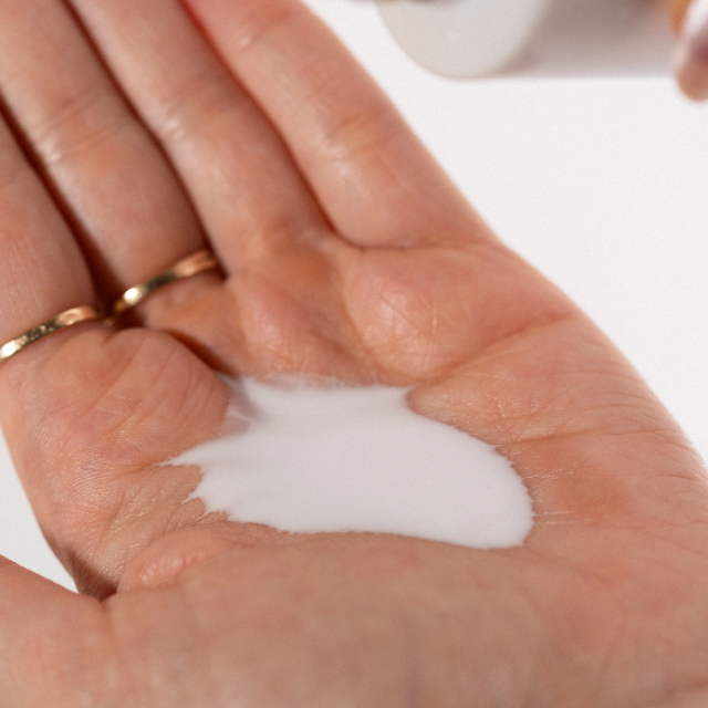 Mocca Beauty Glossiatto Peptide Essence Hydrating Facial Essence for Skin Barrier Support + Glow – 4.06 fl oz (120 mL) – Lightweight essence texture swatch – Buy now at MKPBR.COM – Worldwide Shipping