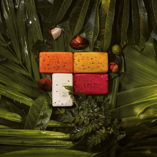 Natura Ekos Exfoliating Bar Soap Gift Set (4 Bars) – Creamy Cleanse, Skin-Polishing Texture – 14.11 oz (400 g) Total gift-ready packaging – Buy now at MKPBR.COM – Worldwide Shipping