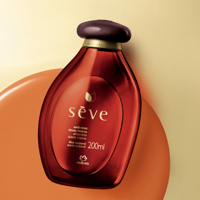 Natura Sève Sweet Almond Intense Deodorant Body Oil (In-Shower Rinse-Off) – Soft, Radiant-Looking Skin + Floral Scent – 6.76 fl oz (200 ml) oil texture close-up – Buy now at MKPBR.COM – Worldwide Shipping