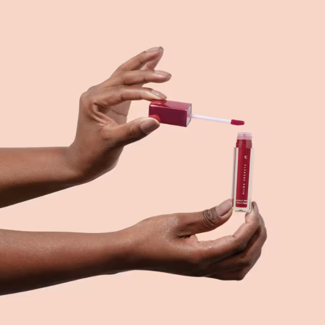 Niina Secrets Skinny Matte Lipstick applicator wand detail – Buy now at MKPBR.COM – Worldwide Shipping