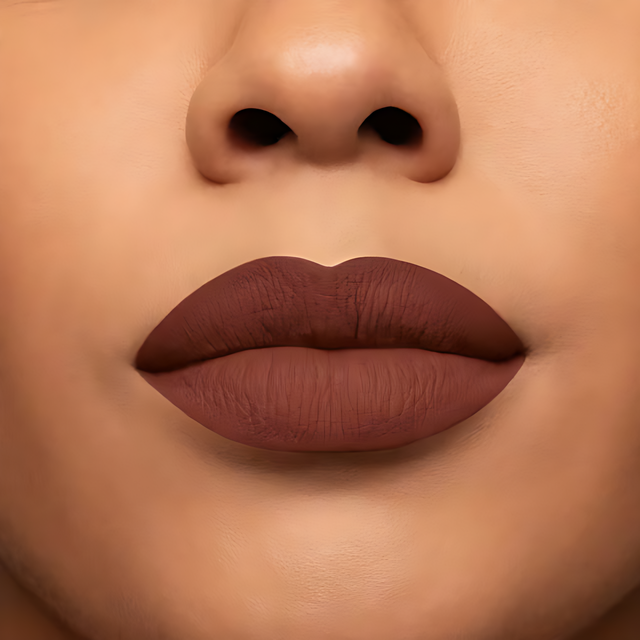 Niina Secrets Skinny Matte Lipstick Castanho Begonia look – Buy now at MKPBR.COM – Worldwide Shipping