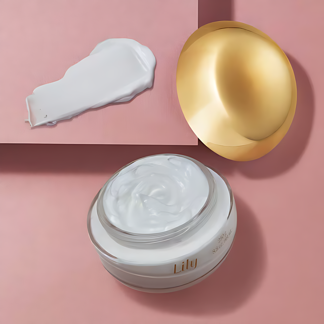 Velvety texture swatch of Lily Classic satin hydrating body cream – Buy now at MKPBR.COM – Worldwide Shipping