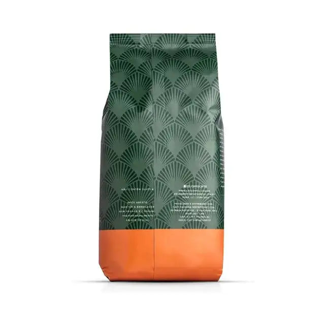 Orfeu Classic Whole Bean Coffee – 35.27 oz (1 Kg) – The Orfeu Classic Whole Bean Coffee bag with various sustainability logos visible, reinforcing its eco-friendly credentials. – Buy now at MKPBR.COM – Worldwide Shipping