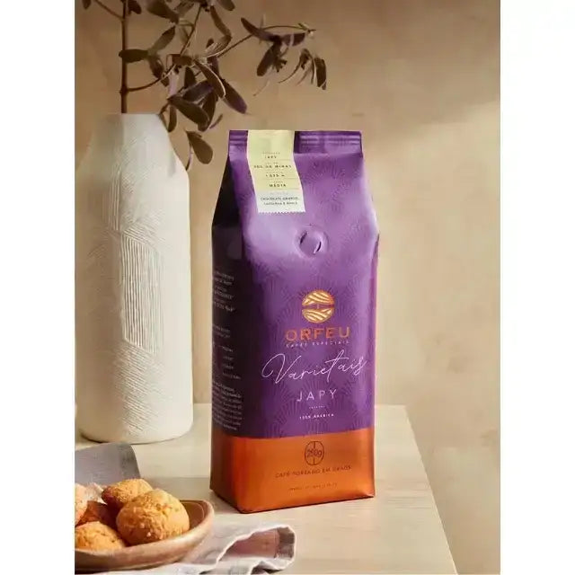Orfeu Japy Whole Bean Coffee – The Orfeu Japy Whole Bean Coffee bag highlighting its monovarietal status and quality. – Buy now at MKPBR.COM – Worldwide Shipping