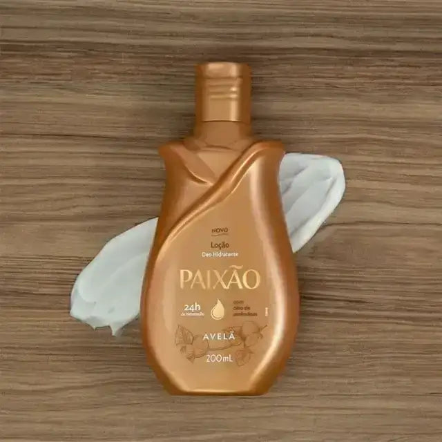 Paixão Avelã Hydrating Deodorant Lotion with Almond Oil – 24H Intense Moisture, 6.76 oz (200 mL) – Close-up of the rich, creamy texture of the moisturizer – Buy now at MKPBR.COM – Worldwide Shipping