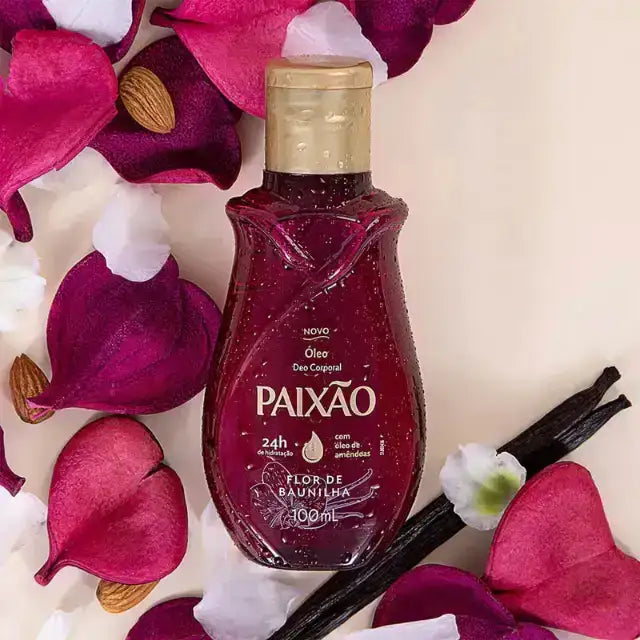 Paixão Flor de Baunilha body oil 100 mL in lifestyle with flowers, almonds and vanilla pods; 24h hydration on label. Buy now at MKPBR.COM – Worldwide Shipping