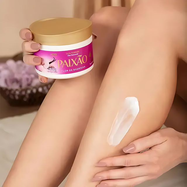 Woman applying Paixão Flor de Baunilha hydrating satin body lotion with almond oil to her leg for a soft, silky finish. Buy now at MKPBR.COM – Worldwide Shipping