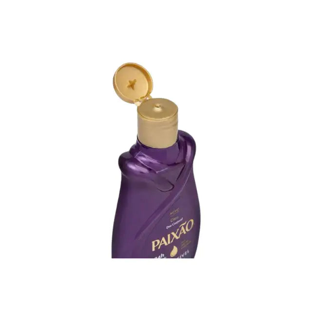 Detail of cap and dispenser for Paixão Irresistivel body oil. Buy now at MKPBR.COM – Worldwide Shipping